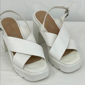ALTAR’D STATE SIZE 6 Women's White Platform Sandals